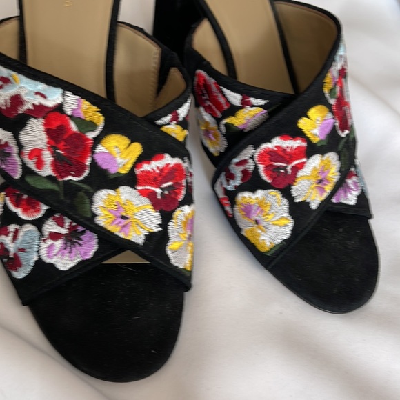Embroidered Ann Taylor block heel slip on heels size 9 1/2. - Picture 11 of 11